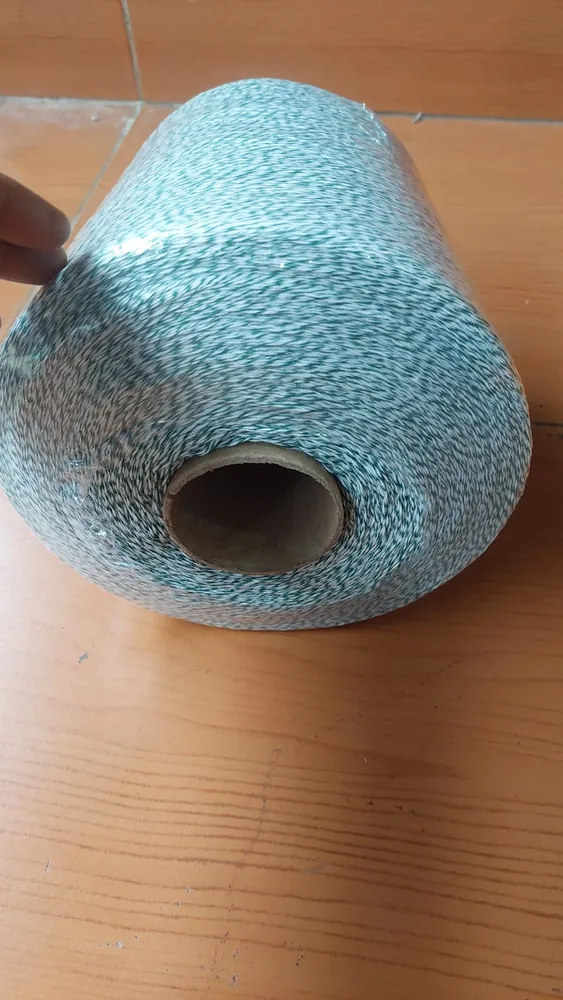 Roll besar benang warna mambo hijau-putih