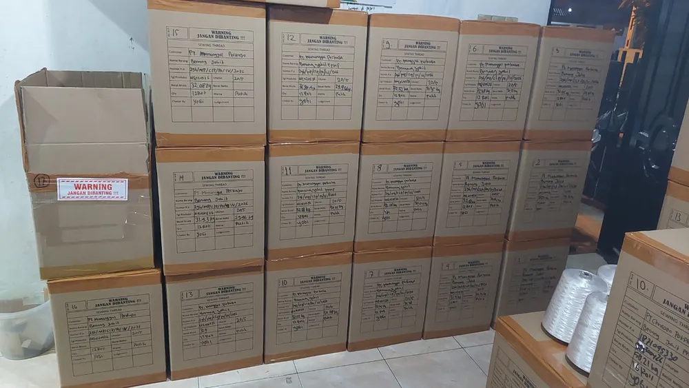Dus benang berlabel QC lengkap, tertata siap kirim