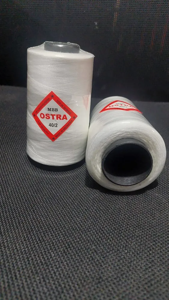 Benang jahit OSTRA 40/2 spun polyester putih dalam kemasan bermerek