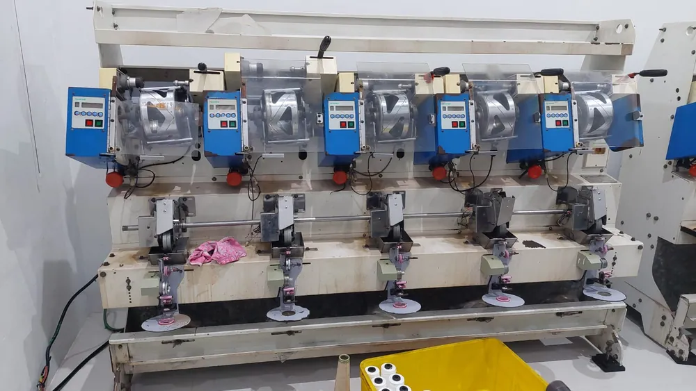 Panel digital timer pada mesin penggulung benang